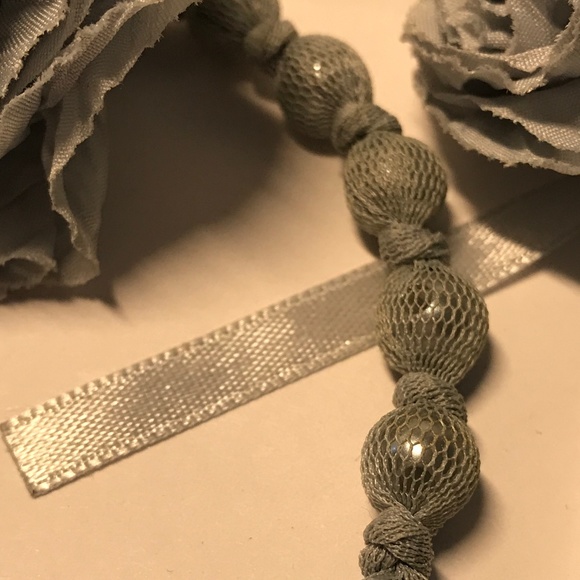 Gorgeous Pearl & Fabric Flower & Ribbon Necklace - Picture 3 of 5